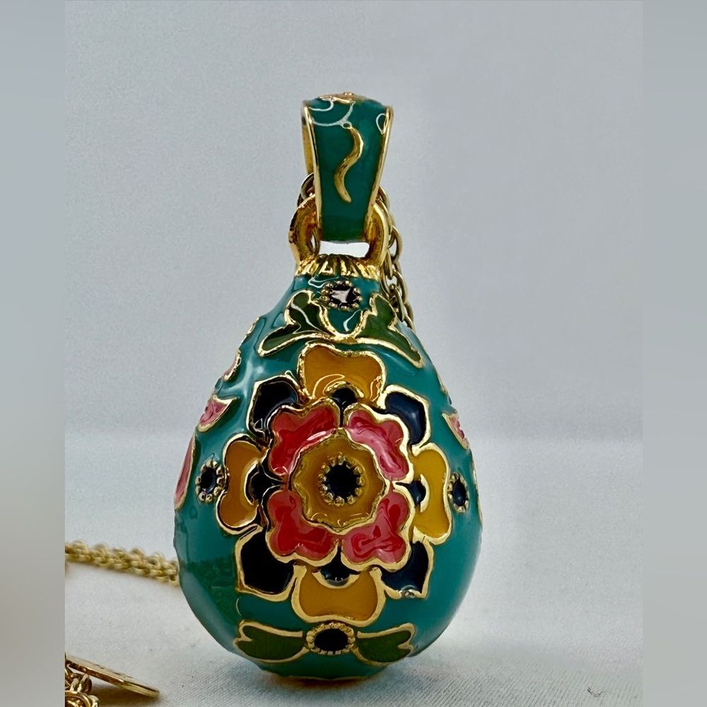 Vintage Joan Rivers enamel floral egg pendant - Picture 2 of 7
